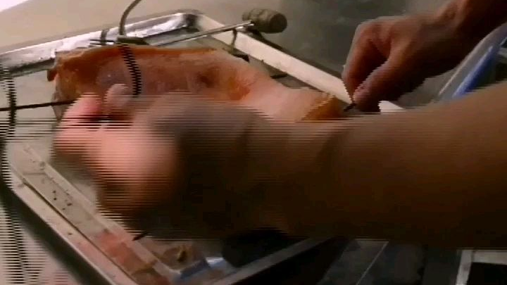 做烧肉要注意事项很多其一是挂钩